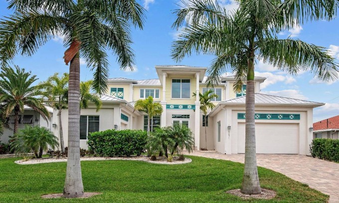 Yacht Club House | 370 m² House ∙ 4 bedrooms ∙ 8 guests
