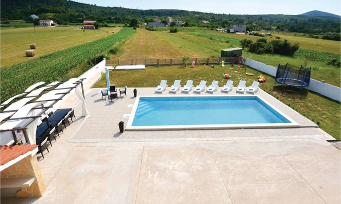 Trilj House | 372 m² Maisonette ∙ 7 bedrooms ∙ 16 guests