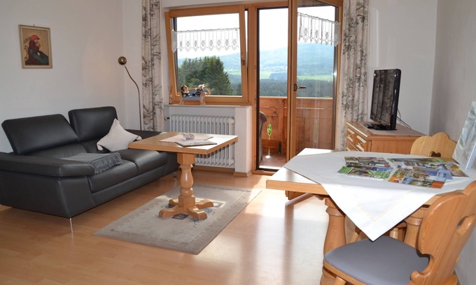 Flanitz Apartment | 37qm große 2-Zimmer-Wohnung mit Balkon in traumhafter Lage