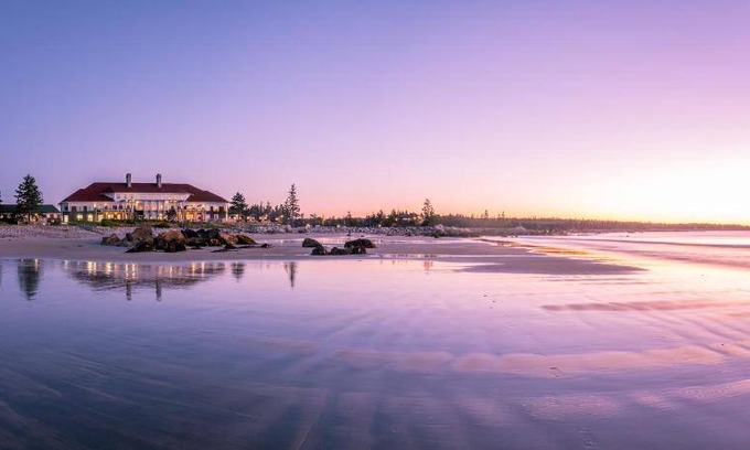 Hunts Point Hotel | 38 m² Hotel ∙ 3 bedrooms ∙ 8 guests