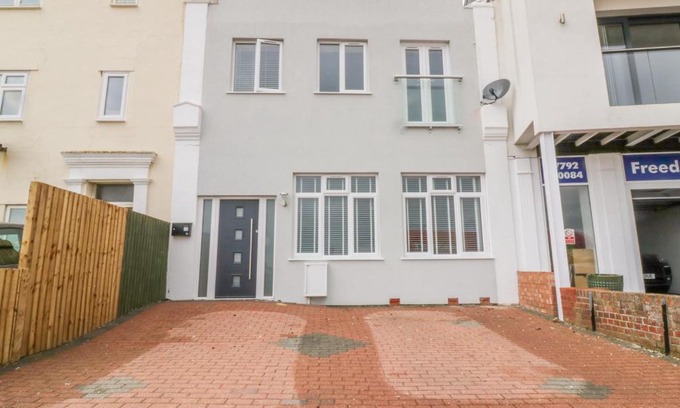 Walton on the Naze House | 38 The Parade