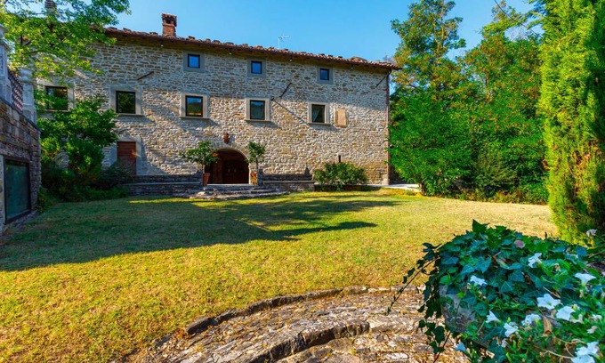 Santa Sofia Villa | 380 m² Villa ∙ 3 bedrooms ∙ 8 guests