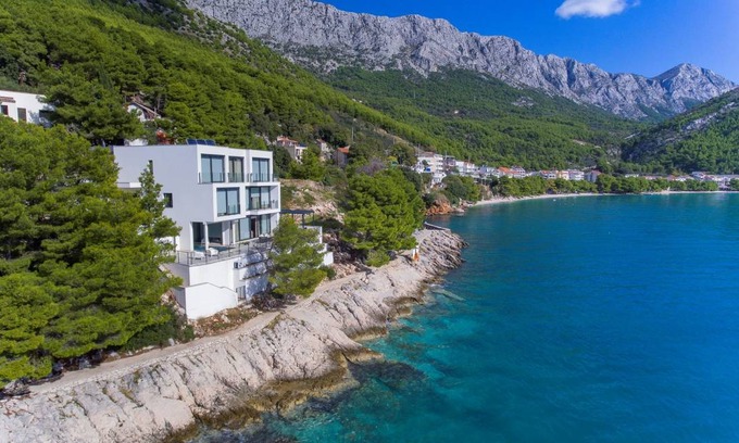 Drvenik Villa | 380 m² Villa ∙ 6 bedrooms ∙ 14 guests