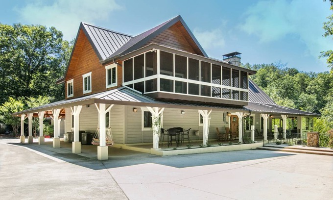 Rutherfordton Cabin | 381 m² Cabin ∙ 5 bedrooms ∙ 12 guests