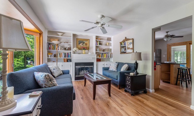 Villas House | 387 steps to the beach! ~ We love pets! ~ No taxes! ~ Linens included!
