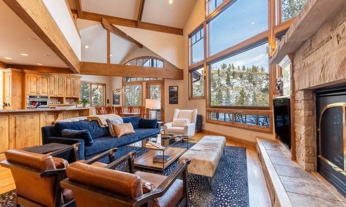 Elk Run House | 390 m² House ∙ 5 bedrooms ∙ 12 guests