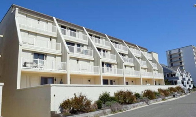 Sea Isle City Condo | 3901 Pleasure Avenue Unit 207