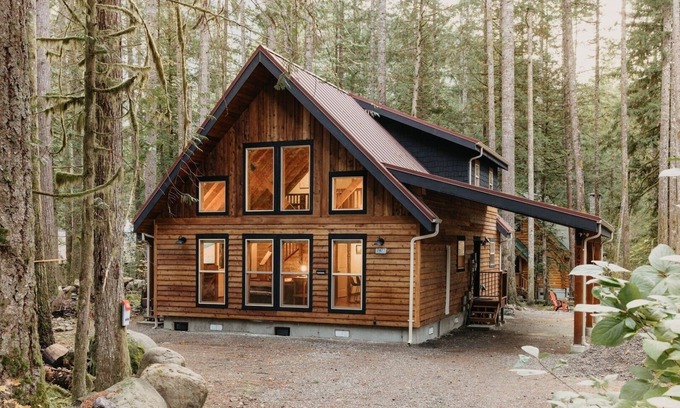 Warnick Cabin | 39GS - Hot Tub - Wi-Fi - Pets OK by RedAwning