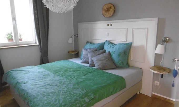 Regensburg Apartment | 39qm-große Ferienwohnung mit Blick in den Garten