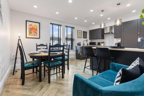 Roundhay Apartment | 3a Roman View, beautifully appointed apartment in Roundhay, sleeps up to 6, bedrooms with en suite bathrooms, EV charging