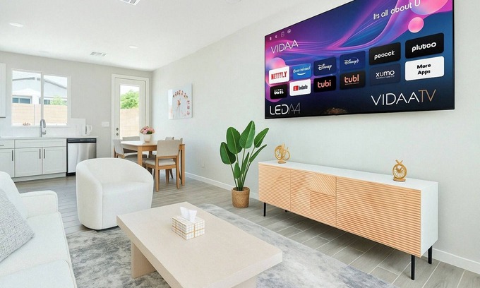 Glendale Apartment | 3BD | Free Parking | 75" Smart TV | 2BR | 2Bath