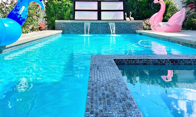 Valley Glen House | 3bd private oasis /saltwater pool-spa/private & safe/15mins from Hollywood
