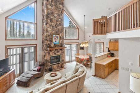 Blue Rock Springs House | 3BDR Mountain Retreat with Stunning Views