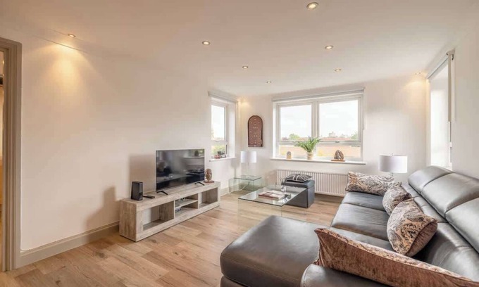 Windsor Apartment | 3Bed, 2Bath Penthouse Near Windsor & Long Walk