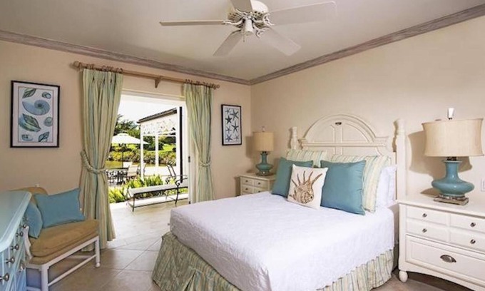 Deanes Villa | 3bed,3.5 bath, beach access, housekeeping, wifi, pool and more!