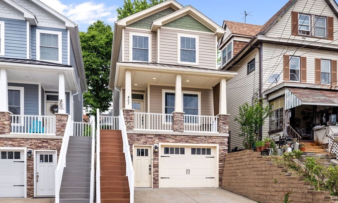 Mount Washington House | 3Bed 3.5Bath 1880SqFt, 85”TV, Fenced Yard, WD, Pets OK, FIOS
