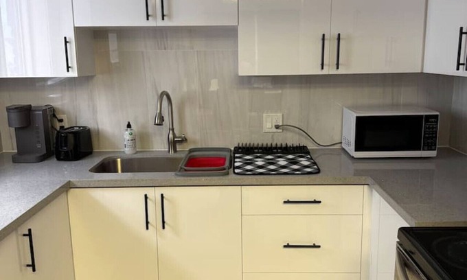 Walkerville Apartment | 3bed Cozy Loft Retreat near Windsor-Detroit Tunnel