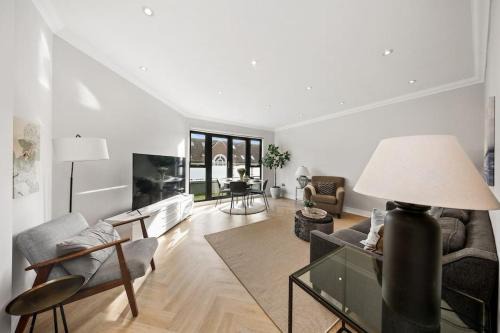 Southfields Apartment | 3bed Penthouse 10min to Wimbledon tennis courts