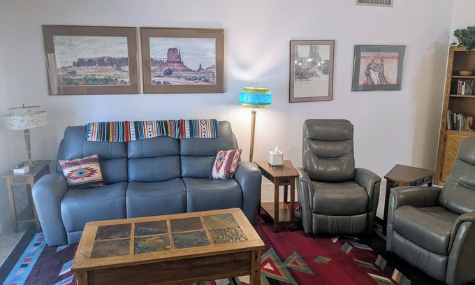 Casas Adobes House | 3Bed2Bath Home Office Townhouse with WiFi, fitness room, AC, pools and hot tubs.