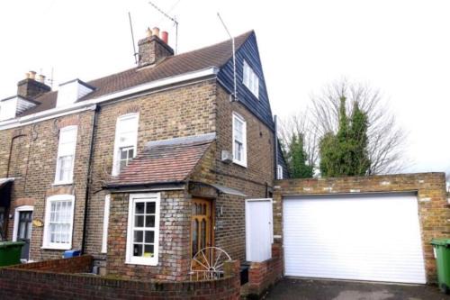 Waltham Cross House | 3bedroom beautiful cottage