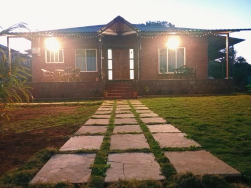 Mahabaleshwar Villa | 3BHK Browne Villa By Holiday Villass Mahabaleshwar