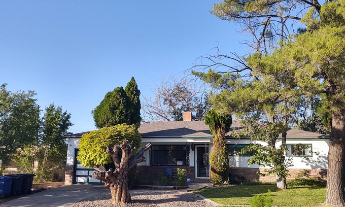 Northeast Heights House | 3BR, 1 & 3/4 BA, 1 Car Garage Newly Remodeled House in NEHT's