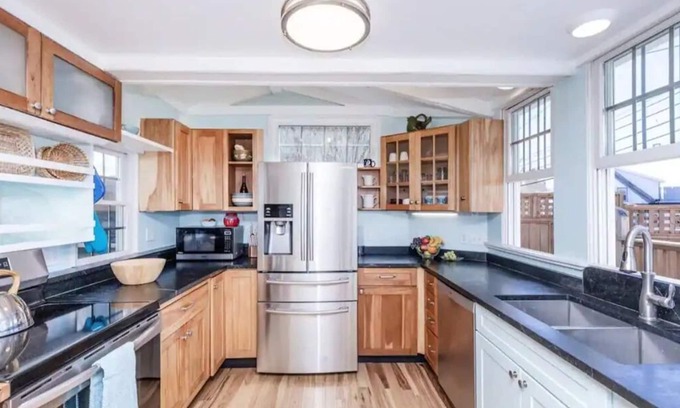 Gloucester House | 3BR/2 BA Harborside Home · Fenced Backyard+Grill · Ocean Views