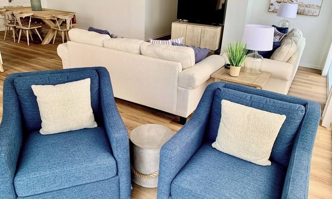Destin Condo | 3BR/2BA | Beach | Heated Pool | Snowbird Discount