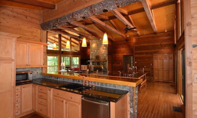 Sapphire House | 3BR/2BA Lake Front Home With Oversize Great Room And Covered Outdoor Porch