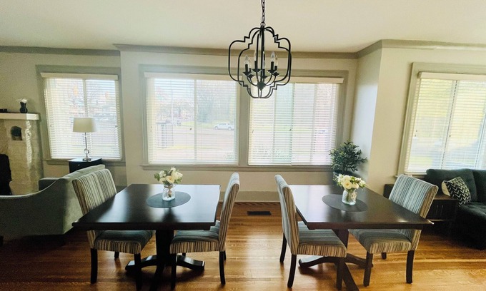 Memphis House | 3BR/2BA Spacious Midtown Ranch, Close to Everything.
