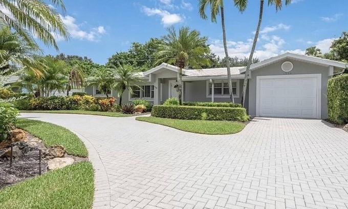 Lake Park House | 3Br/2Bath Coquina Sands Pool home - walk/bike to beach and town