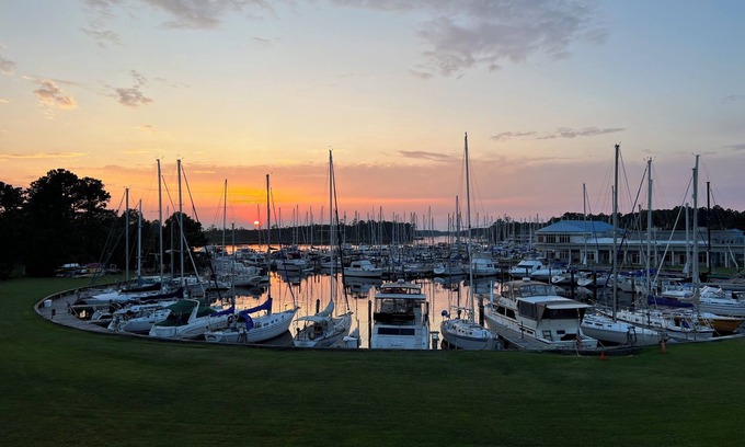 Fairfield Harbour House | 3BR/3BA Updated Townhome on the Marina — 3 decks and great sunsets!