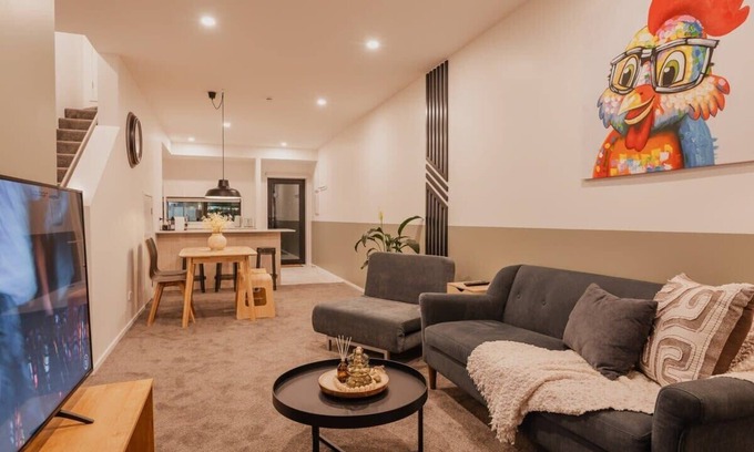 Christchurch City Centre Apartment | 3BR/4BA Townhouse Sleeps 8 Parking Games