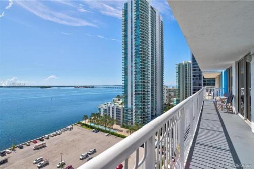 Brickell House | 3BR Airbnb Friendly Condo with Ocean View and Balcony