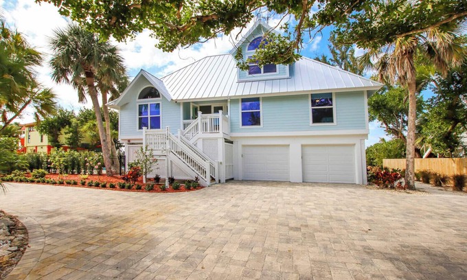 Wulfert House | 3BR Beachfront Captiva Home with Private Pool & 120’ Gulf Frontage