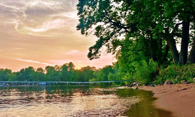 Isle Cabin | 3BR Cabin on the Lake with Sandy Beach, Kayaks, Docks and Firepit