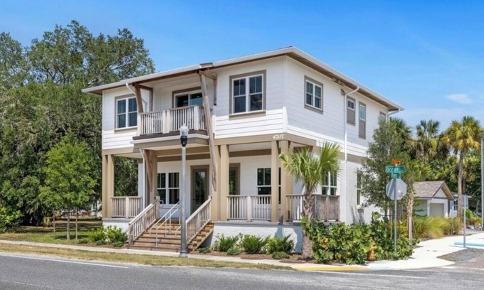 Mayport House | 3BR Condo on 2nd Flr Jacksonville-Mayport Village on St Johns River & near beach