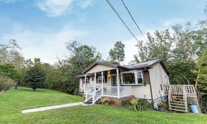 Fayetteville Cottage | 3br Cottage in Lansing bordering the New River Gorge National Park and Preserve