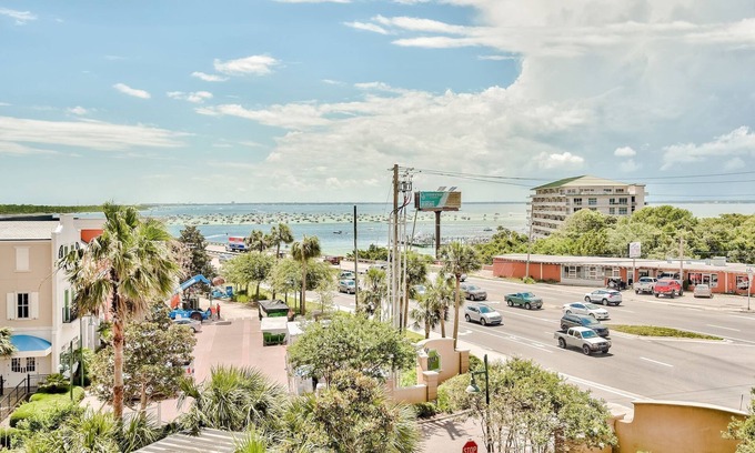 Destin Condo | 3BR Destin condo Emerald Grande Harborwalk