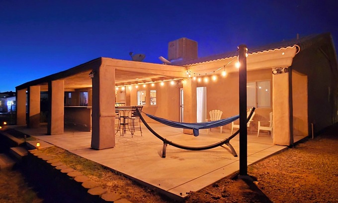 Blythe House | 3BR FLEX Stay in Blythe - Contractors Nurses Families Long-Term OK