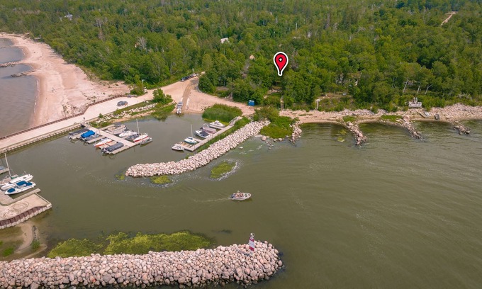 Beaconia House | 3BR Harbor Front House with Fire Pit Canoe, Hammock & Bikes near Grand Beach.