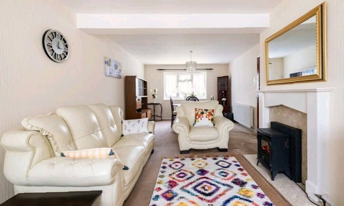 Stratford House | 3BR House/Garden/Patio/7 Guests/Fireplace/Parking
