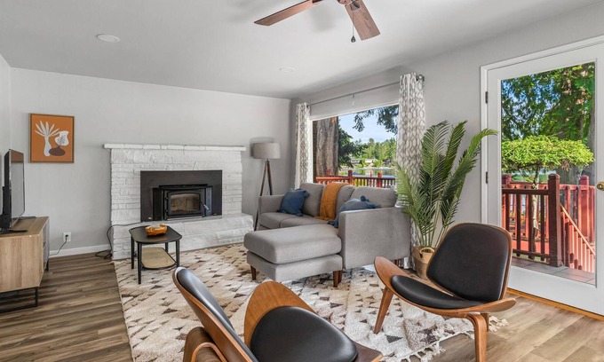Maple Heights-Lake Desire House | 3BR House in Renton - Three Bedroom House, Sleeps 6