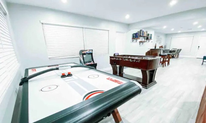 Driftwood House | 3br house with pool, golf ,game-room close to the Hard Rock and beach
