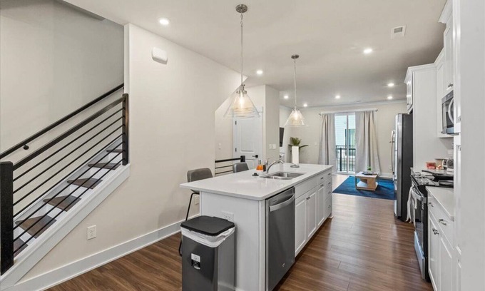 Charlotte House | 3BR King Townhouse Rooftop in Uptown CLT