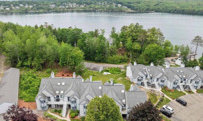 Laconia Apartment | 3BR Lake Winnipesaukee Condo with Sandy Beach