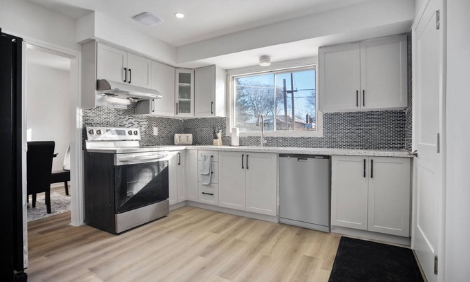 London House | 3BR main floor, 5 minutes to Victoria Hospital