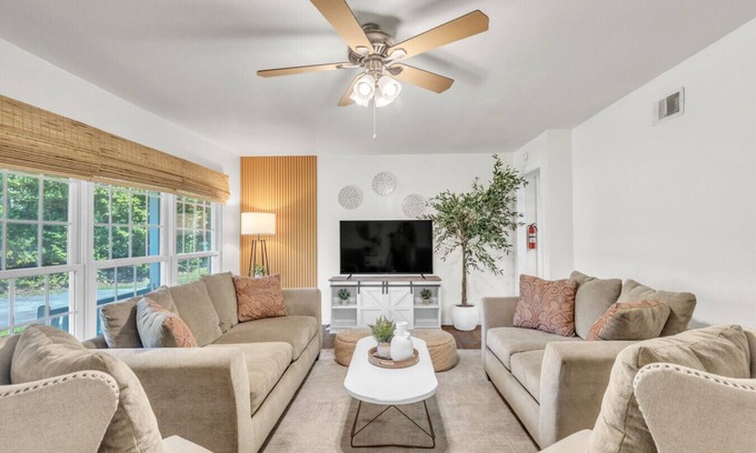 Garden City House | 3BR Near River St & Forsyth | Porch + Parking