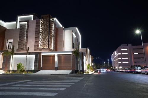 King Abdul Aziz Road Apartment | 3BR next to stars avenue