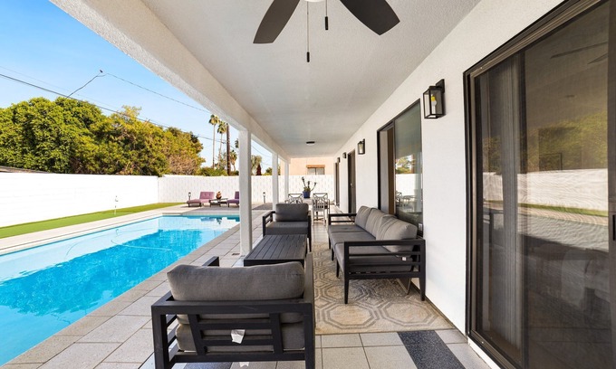 Palm Desert House | 3BR Palm Desert Oasis near El Paseo - Private Pool, Spa & Putting Green